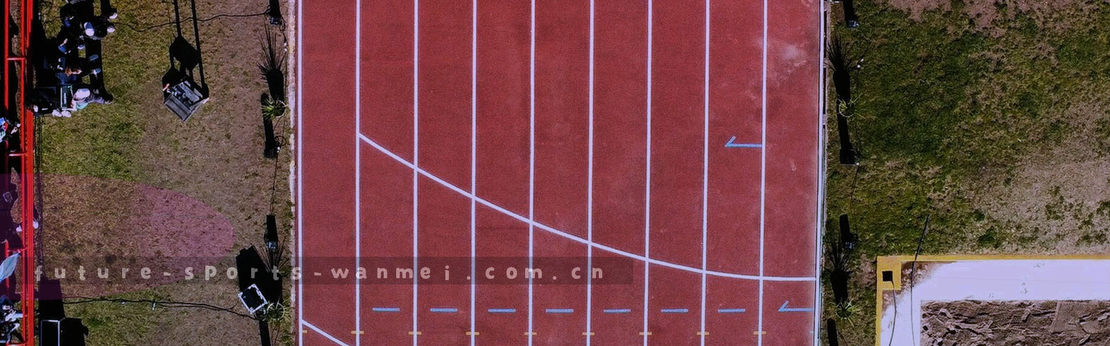 深色底上的抽象数据网格与光斑叠层，无人物与具体场景